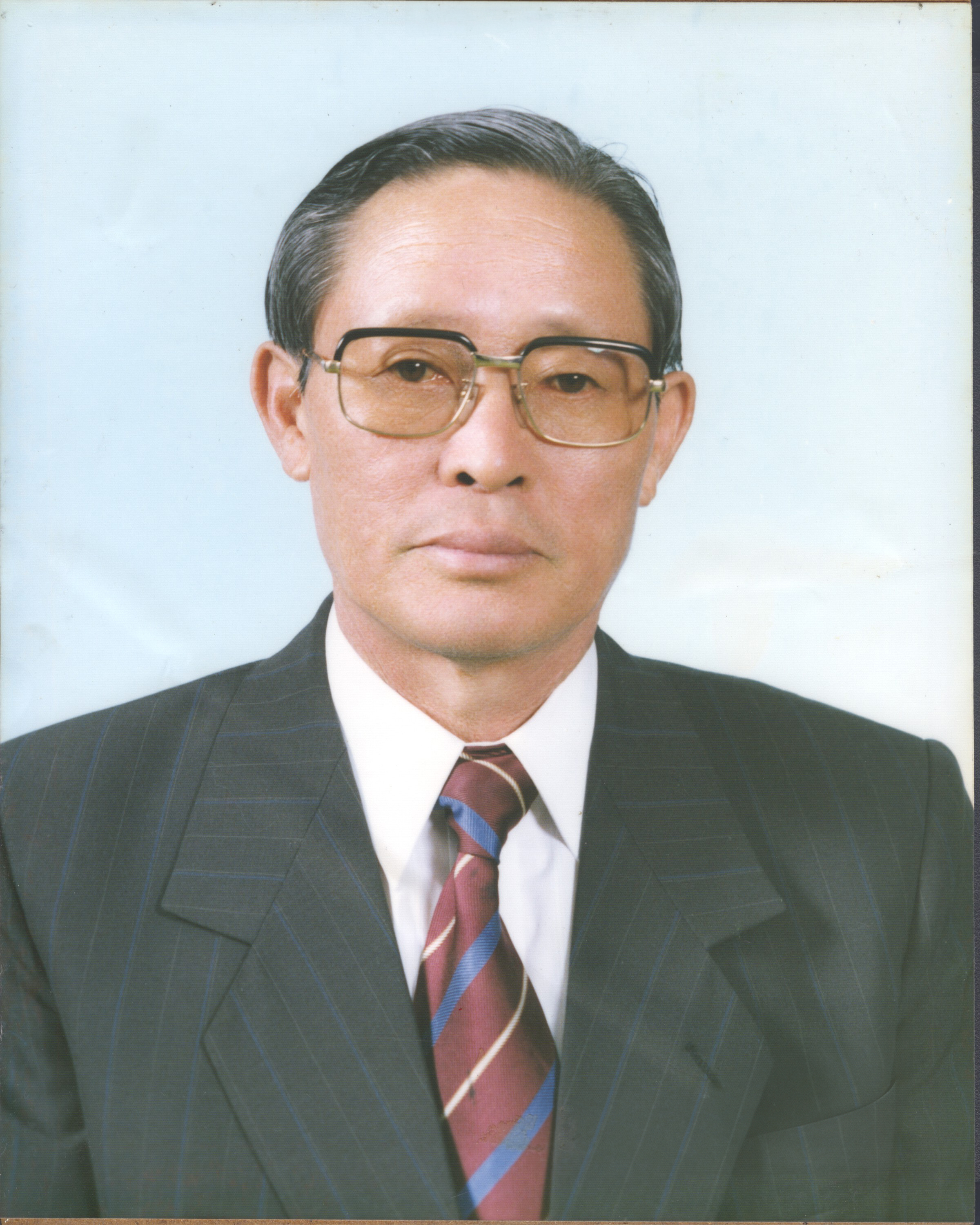 1대 교장선생님 사진